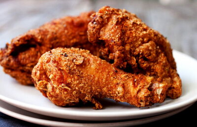 Mai multe persoane au sunat la poliție pentru a se plânge că nu mai este pui la KFC