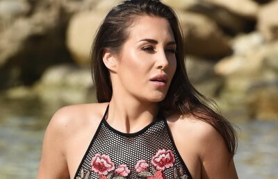 GALERIE FOTO Fotografii savuroase din Cipru. Bruneta asta este superbă!