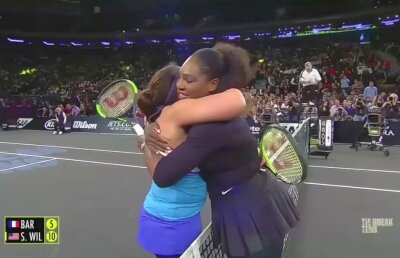 VIDEO + FOTO Imaginile începutului de an în tenis » La aproape 5 ani de la duelul cu Halep, fosta câștigătoare la Wimbledon a revenit pe teren chiar împotriva Serenei