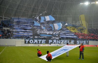 VIDEO+FOTO "Toate pânzele sus" » Coregrafia 3D realizată de fanii olteni + Bătaie între cele două galerii