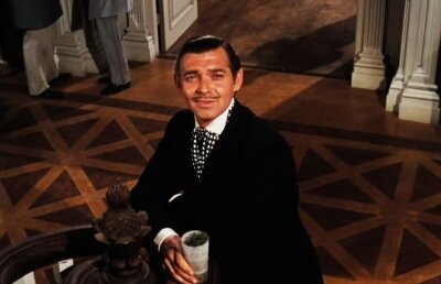 FOTO Cum a apărut George Ogăraru în direct la TV » Rhett Butler sau D'Artagnan? :)