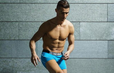 GALERIE FOTO Femeile o vor lua razna: Cristiano Ronaldo a pozat doar în boxeri!