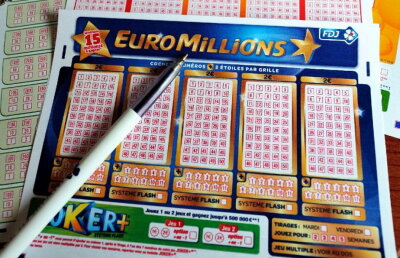 A câştigat un milion de euro cu un bilet pe care la uitat o perioadă într-o geantă