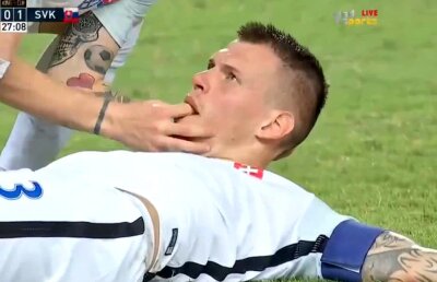 VIDEO Atenție, imagini cu puternic impact emoțional! Momente de panică în amicalul Slovaciei: stoperul lui Fener s-a prăbușit inconștient pe teren 