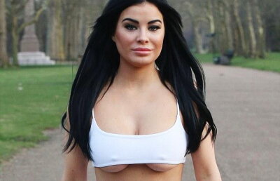 GALERIE FOTO Așa ceva vezi rar în parc. Bruneta asta a ridicat temperatura instant!