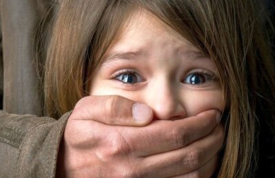 Fapte reprobabile la o școală din București! 3 eleve ar fi fost agresuate sexual de profesorul de karate