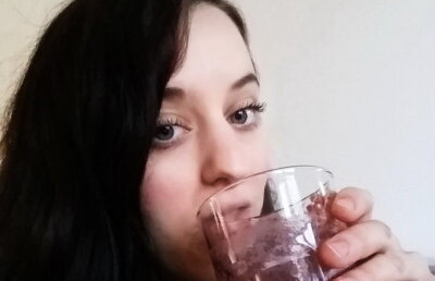 O femeie a făcut smoothie din propria placentă și i l-a dat soțului și unui copil să bea