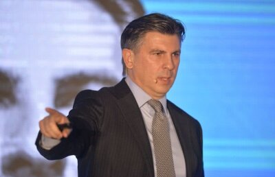 Pregătește Lupescu schimbarea antrenorului? Pe cine vede pe banca României