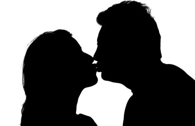 VIDEO Imagini scandaloase! Au făcut dragoste în plină stradă fără nicio jenă