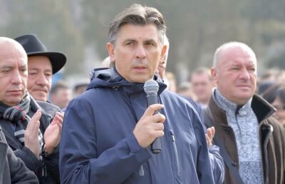 Un mare dinamovist îl critică dur pe Lupescu înainte de alegeri: "De ce s-a întâlnit cu acei oameni?"