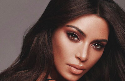 FOTO Kim Kardashian, topless în cea mai recentă fotografie