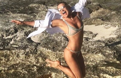 FOTO Gigi şi Bella Hadid arată splendid. Dar stai să o vezi pe mama lor, la 54 de ani!