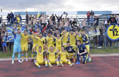 GALERIE FOTO Învie fotbalul! Imagini cu bucuria promovării Petrolului Ploiești în liga secundă