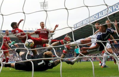 VIDEO Liverpool se încurcă pe terenul ultimei clasate, în ciuda recordului stabilit de Salah, și îi lasă cale liberă lui United spre locul 2