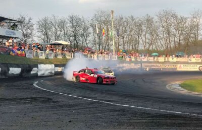 Surpriză imensă în startul Campionatului Național de Drift. La numai 22 de ani, a uimit audiența și i-a învins pe campionii Europei Centrale!