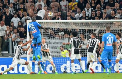 VIDEO » Koulibaly a plutit uluitor și a atins o înălțime incredibilă! Fundașul a reaprins lupta pentru titlu în Italia