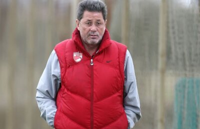 Atac la Dan Petrescu! Cornel Dinu se ia de antrenorul lui CFR Cluj: "Copil de la șotron pricinos și cârcotaș"