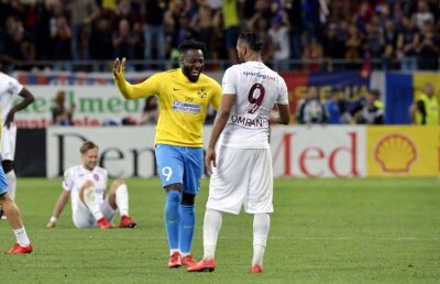 FOTO Dialogul serii după FCSB - CFR » Schimb de replici între doi jucători: "Tâmpitule, să-mi dai tricourile înapoi"