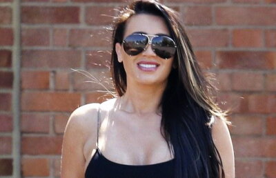 GALERIE FOTO Tipa asta a înnebunit bărbații! A ieșit la plimbare în cei mai sexy colanți