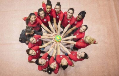  VOLEI ALBA BLAJ - GALATASARAY // FINAL FOUR VOLEI » Istorie cu markere în culori! Povestea unei superimagini GSP: cu ce mesaje se încurajează jucătoarele de la Alba Blaj înainte de înfruntarea cu Galatasaray