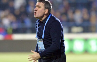 Cea mai aprigă conferință de la "merităm să ne faceți statuie" încoace! Hagi s-a DEZLĂNȚUIT: a început la 00:30 și a mitraliat tot ce ține de națională! "Nu facem nici două pase" + atac la un jucător: "S-a îmbătat și e convocat"