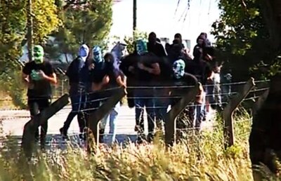 VIDEO Imagini fără precedent! Ultrașii mascați au invadat Academia lui Sporting Lisabona » Antrenorul a fost bătut și golgeterul a ajuns la spital :O