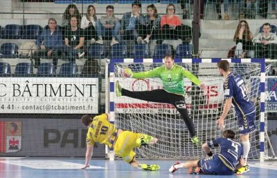 Eroul Mihai Popescu » Portarul naționalei României a făcut show Cupa EHF!