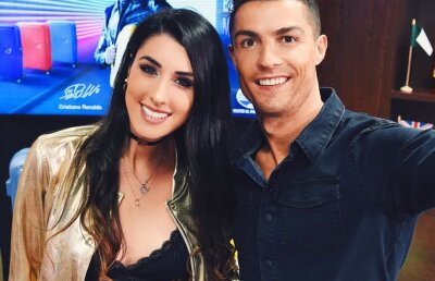 FOTO Un selfie care a aprins Spania » Cine e tânăra superbă care s-a pozat cu Ronaldo și a ajuns în revistele mondene