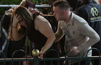 Englezii au făcut-o lată din nou! Au consumat prea mult alcool, iar pozele sunt de-a dreptul rușinoase