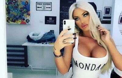 FOTO Loredana Chivu a pozat în cel mai sexy costum de baie. E demențială!