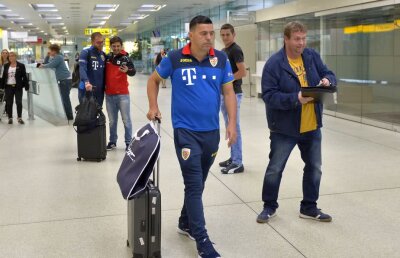 CORESPONDENȚĂ DIN AUSTRIA // GALERIE FOTO Naționala României a ajuns la Graz, locul amicalului cu Chile » Ce "tricolor" a fost în centrul atenției