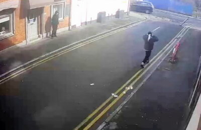 VIDEO Ăsta da ghinion! Unui hoţ i-au zburat banii imediat după ce i-a furat