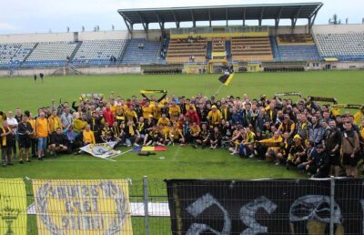 FOTO Aproape de Liga a 3-a! Jucătorii de la AS SR Brașov au fost premiați pentru câștigarea Ligii a 4-a și așteaptă duelul de la baraj 