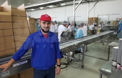 "Eu fac aromele aici!" Fotbalistul crescut lângă un internațional român și ajuns inginer în fabrica de înghețată