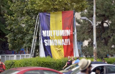 SIMONA HALEP // FOTO București, noul New York » Mesaje uriașe de felicitare pentru campioana de la Roland Garros au împânzit Capitala