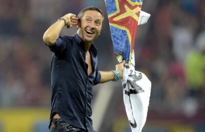 MM Stoica s-a amuzat după prima mare surpriză de la Mondiale! Messi, luat peste picior! Nici Mascherano n-a scăpat :) 