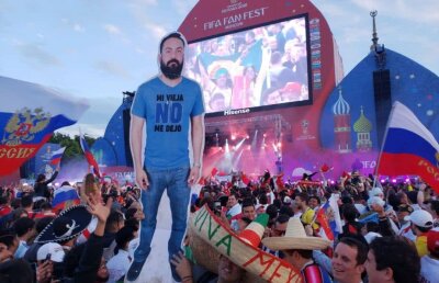 GALERIE FOTO A strâns bani 4 ani pentru a merge la Mondial, dar soția nu l-a lăsat să plece în Rusia » Gestul prietenilor face înconjurul planetei :D