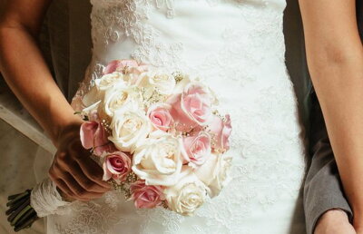 Viitoarele mirese pot uita de flori. A apărut buchetul făcut din pizza