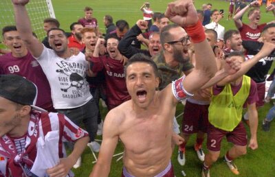 FOTO Farmecul Vieții 95! Rapid a promovat în Liga a 3-a » Spectacol EXTRAORDINAR pe Giulești