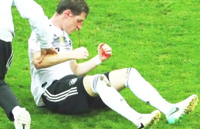 GALERIE FOTO Accidentare șocantă în Germania - Suedia » Accidentare involuntară, hemoragie incontrolabilă și nervi pe margine