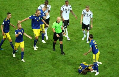 VIDEO "N-ar mai trebui delegat!" » Reacție vehementă după Germania - Suedia