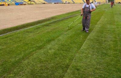 GALERIE FOTO La Călărași se muncește la foc automat pentru primul meci din L1 » A fost adus noul gazon!