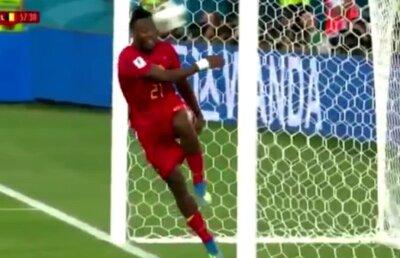 VIDEO Cea mai amuzantă fază! Un jucător belgian era să se accidenteze după golul marcat de Januzaj