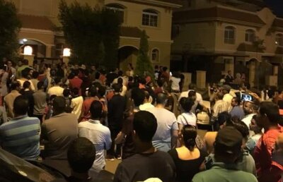 VIDEO+FOTO UPDATE Adresa lui Mo Salah a fost postată pe rețelele de socializare » Mii se fani s-au prezentat în fața casei lui în miezul nopții