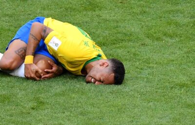"Teatru mincinos și ieftin" » Ioanițoaia îl face pachet pe Neymar: "Nu e un model"