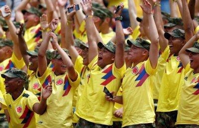 GALERIE FOTO + VIDEO Nebunie în Columbia la revenirea naționalei de la Mondiale! Fotbaliștii au fost așteptați pe stadion de fani 