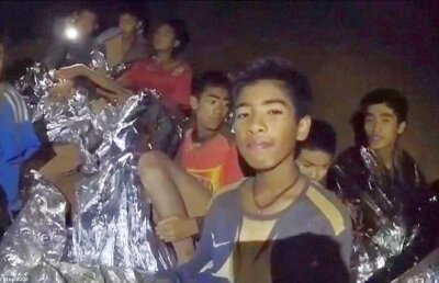 VIDEO / UPDATE Va fi un film de Oscar cu happy-end: toți cei 12 mici fotbaliști captivi în peșteră și antrenorul au fost salvați! 