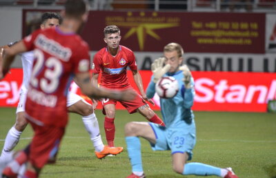 ANALIZĂ » Fantezie în 4-3-3! Și alți antrenori steliști au încercat să schimbe sistemul la FCSB, dar au renunțat repede la idee