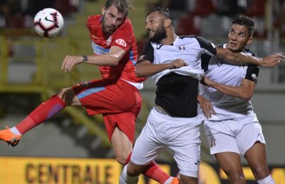 Atac la FCSB! Fostul antrenor al echipei critică decizia staff-ului: "Nu e așa ușor să faci asta! Nu știu cine a venit cu ideea asta"