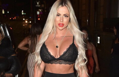 FOTO A ieşit în oraş în cele mai sexy haine, iar bărbaţii au luat-o razna